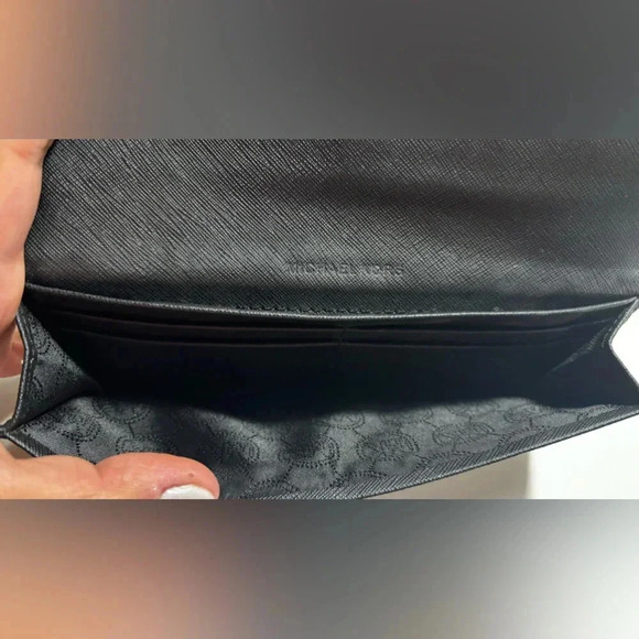 Michael Kors houndstooth print wallet Used - Picture 2 of 4